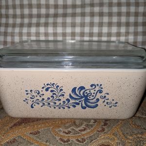 Vintage pyrex homestead refrigerator dish